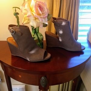 LIME LIGHT OPEN TOE WEDGES SZ 7